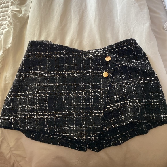 Privé Button Front Black and White Tweed Skort - Picture 4 of 4